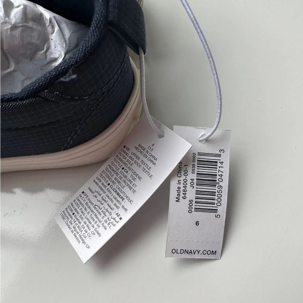 NWT Old Navy Blue Double Strap Unisex Boy’s Toddler Sneakers Shoes Size 6